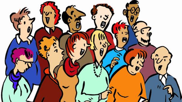 Menschen stehen in Reihen zusammen und singen. Es sit ein gemischter Chor. Sie scheinen Spaß zu haben.