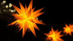 Ein Stern leuchtet im Dunkeln