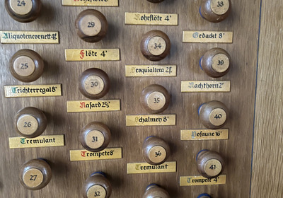 Knöpfe für die Register 23 bis 42