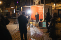 Die mobile Kirche auf dem Alten Marktplatz in Bremen bei Dunkelheit.