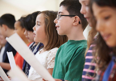 Das Foto zheigt einen Kinderchor