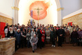 Das Bild zeigt Gottesdienstgäste vor dem Altar der St. Paul Kathedrale in Odessa