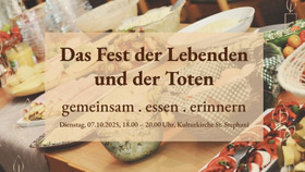 Ein gedeckter Tisch mit Speisen