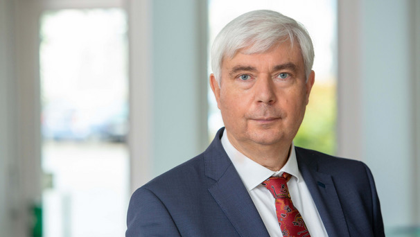 Das Foto zeigt Schrifgtführer Pastor Bernd Kuschnerus