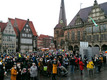 Das Foto zeigt die Demonstration auf dem Bremer Marktplatz aus Anlass des russischen Überfalls auf die Ukraine.