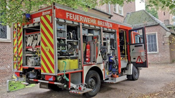 Das Bild zeigt ein Fahrzeug der Bremer Feuerwehr