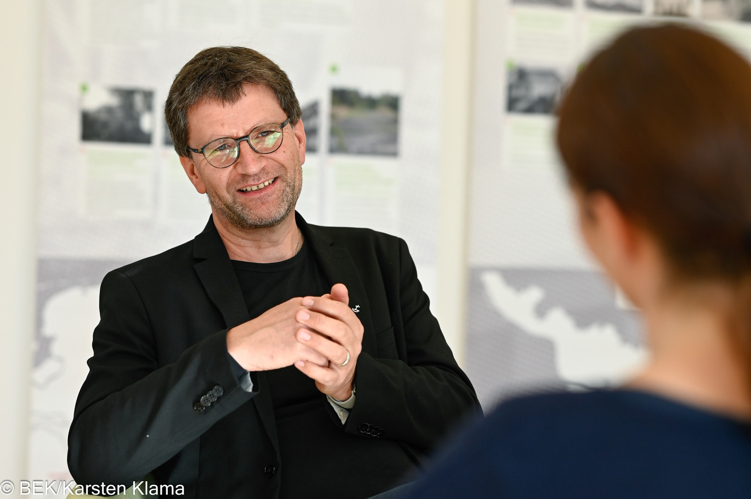 Kircheneintritt bei Pastor Hans-Jürgen Jung im Kapitel 8