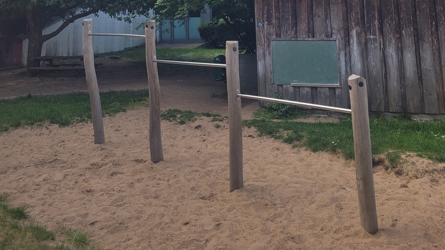 Spielgerät im Außenbereich der Kita Dreifaltigkeit