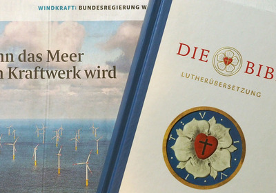 Ausschnitt aus dem Weserkurier und Cocer der Luther-Bibel