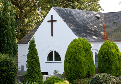 Gebäude auf dem Friedhof.