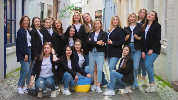 Das Foto zeigt die Sängerinnen das ukrainischen Frauenchores Gloria UA