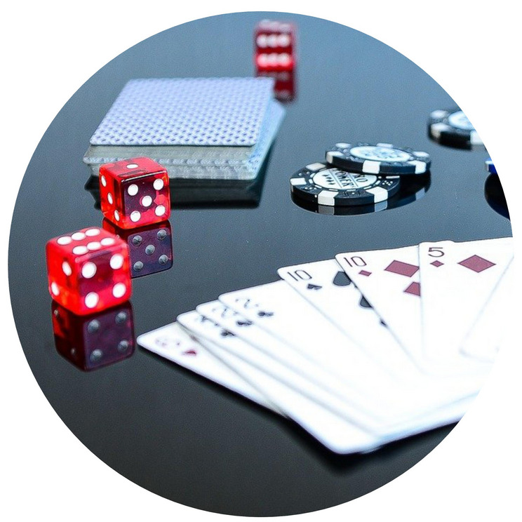 Würfel, Spielkarten und Casinochips