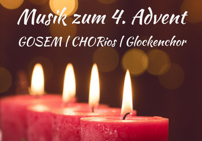 Rote Adventskerzen brennen vor einem verschwommenen, warmen Licht. Der Text informiert über ein Musikereignis in der Nikolai-Kirche in Oslebshausen am 21.12.2025 um 17:00 Uhr, zur Feier des 4. Advents.