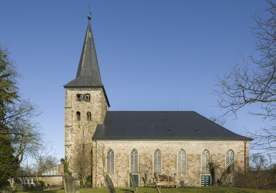 Kirche mit Friedhof