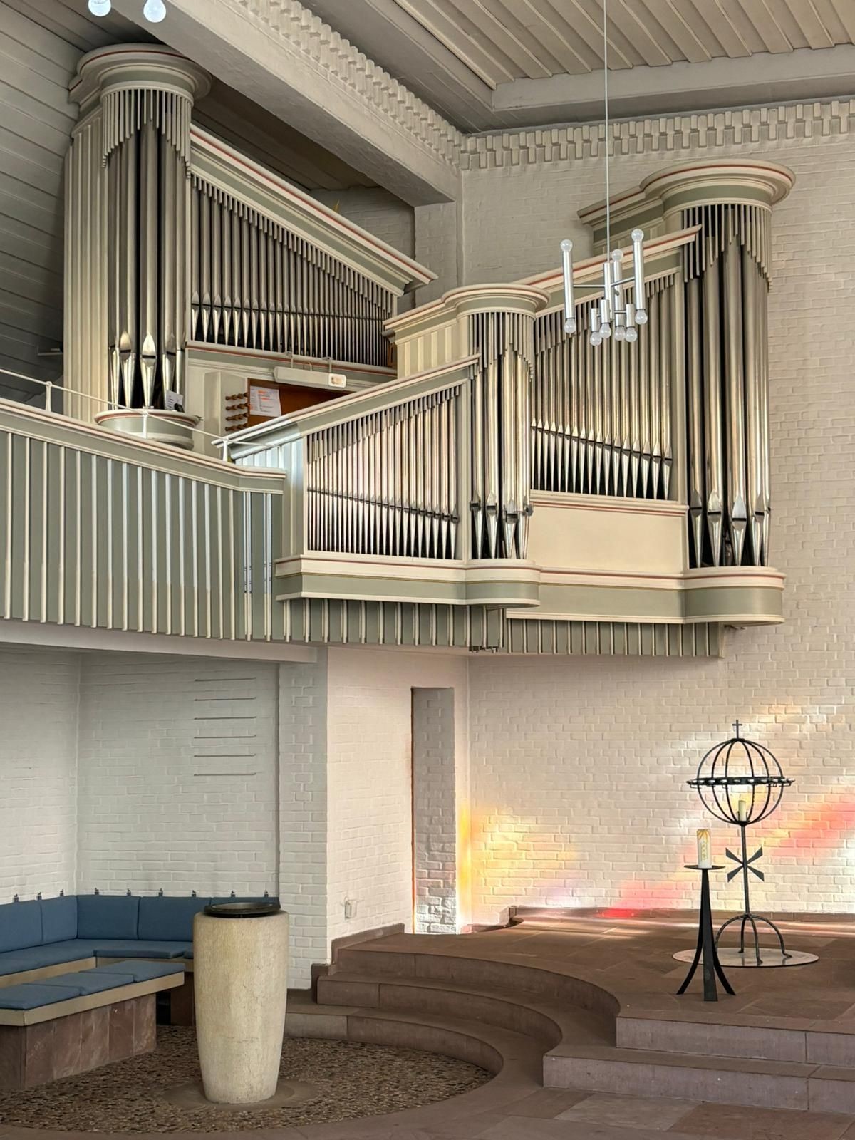 Das Foto zeigt die Orgel in er Kirche St. Nikolai Mahndorf